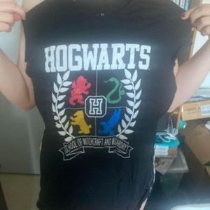 Hogwarts t-shirt size medium